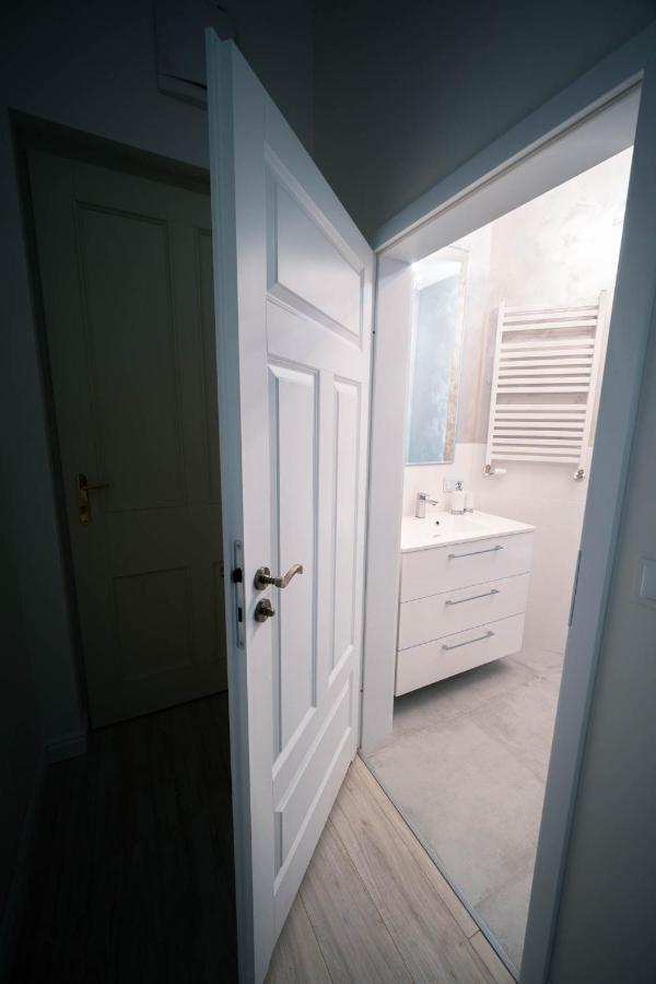 Apartament Grey Pearl Downtown Apartment วอร์ซอ ภายนอก รูปภาพ